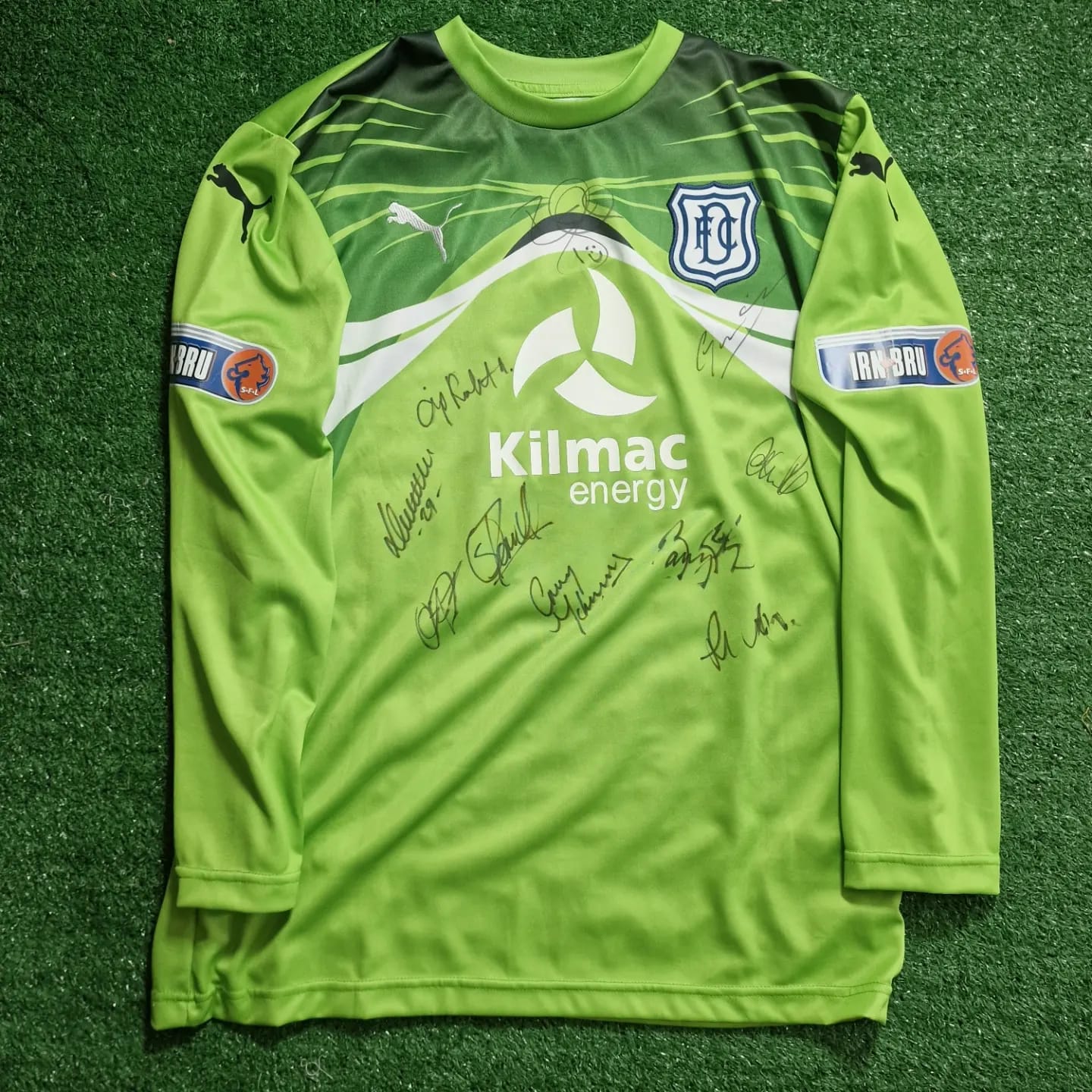 2010 Dundee Goalkeeper Shirt Signed